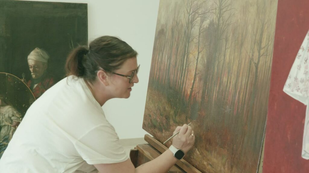 Caroline Dinet, restauratrice, dans son atelier C’art’oline