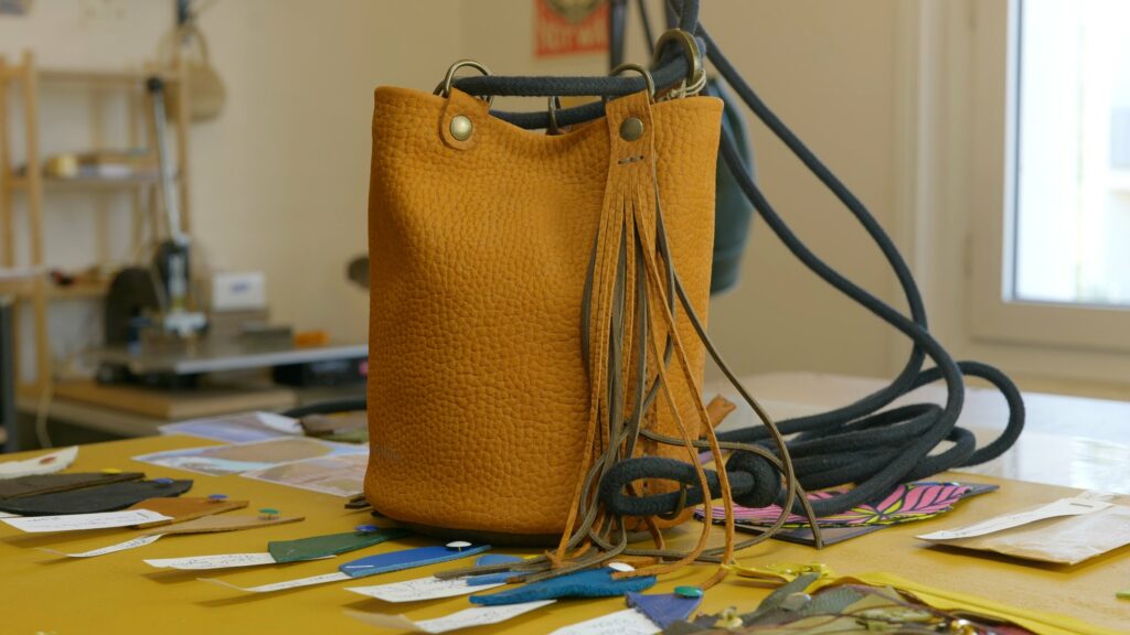 Sac en cuir jaune Faméthic